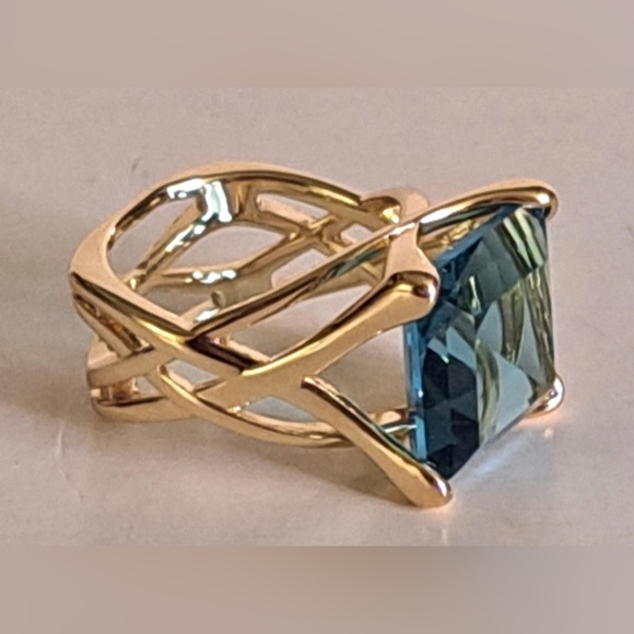Jewelry - Elegant Gold and Blue Women's Fashion  Ring Size 6